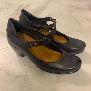 Naot black leather MARY Jane 39 shoe Perfect